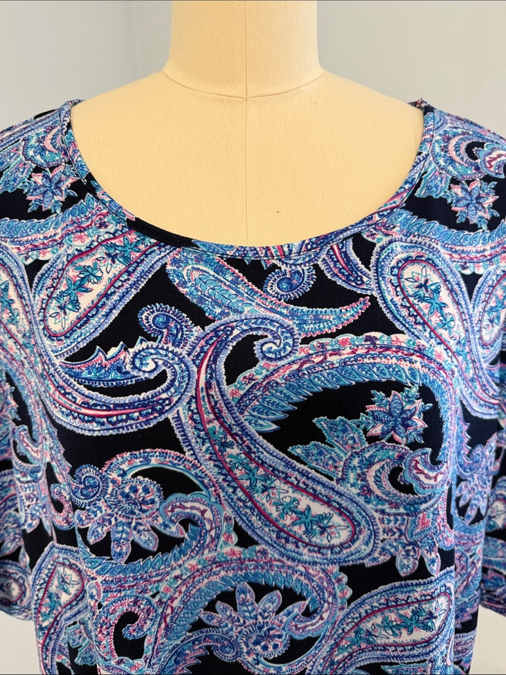 Roz & Ali Navy Paisley Scoop Neck Tunic with Blue & Purple Accents SZL - Picture 2 of 14